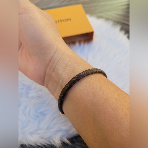 Say Yes LV Bracelet (Size 19) - Picture 11 of 14
